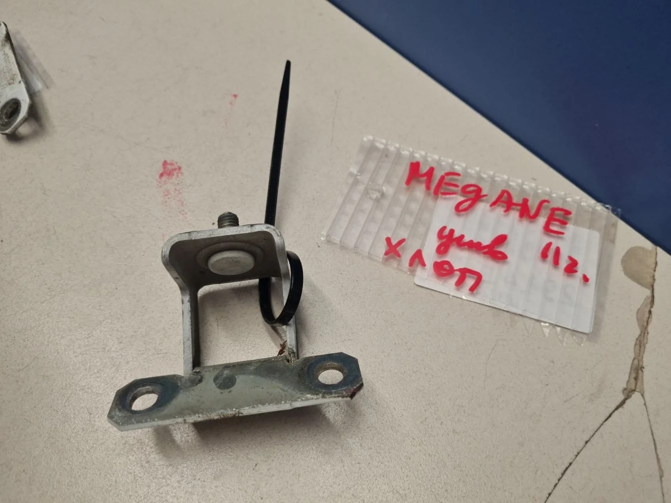 Петля двери багажника для Renault Megane 3 2009-2016