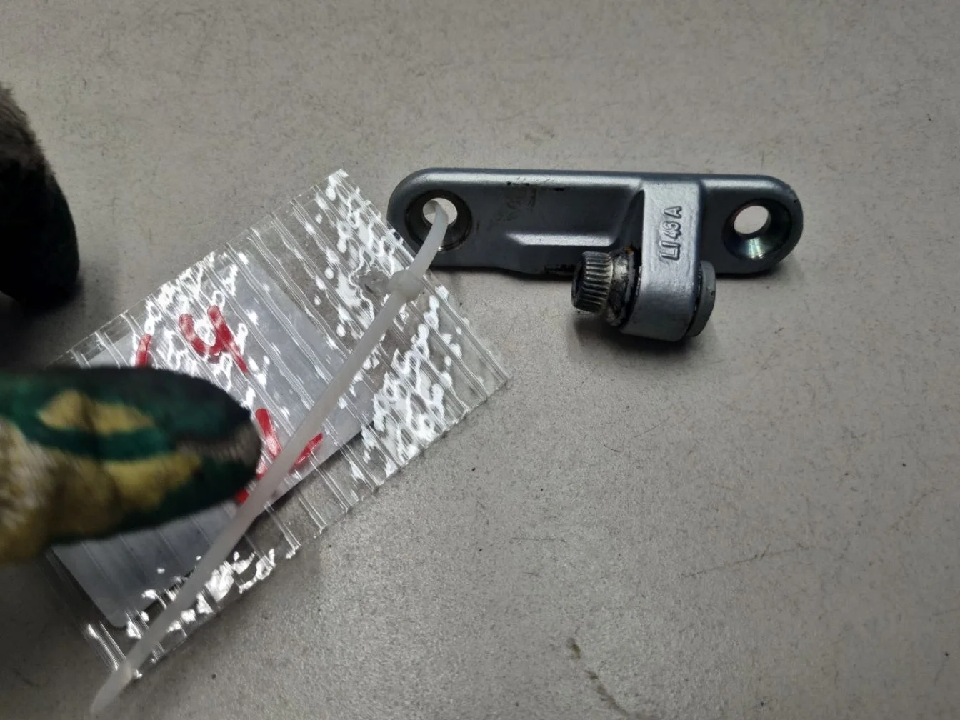 Петля двери передней левой верхняя для Mercedes M-klasse W164 ML 2005-2011