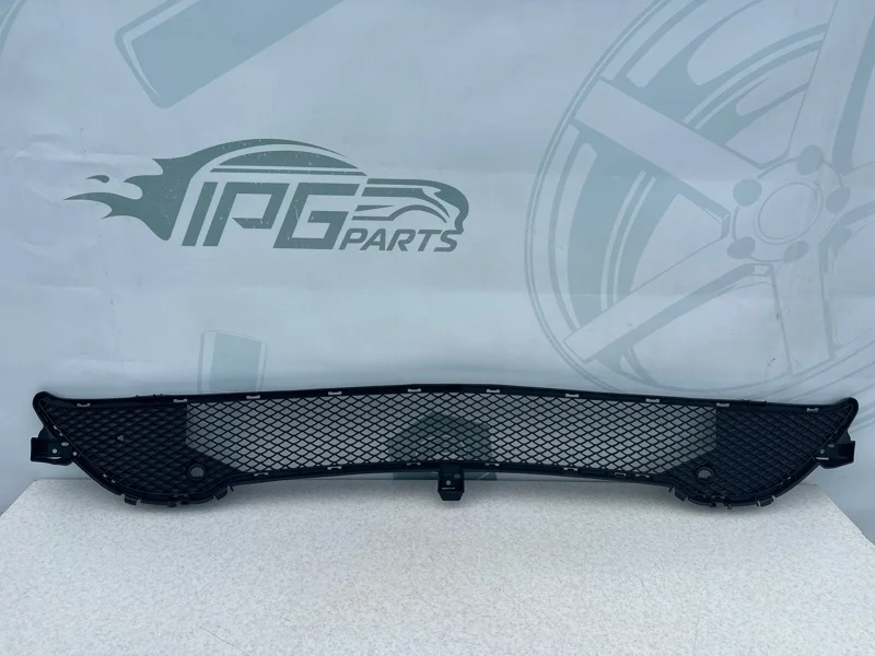 Решетка переднего бампера центральная Mercedes-benz CLA C117