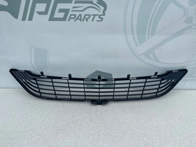 Решетка переднего бампера центральная Mercedes-benz W222