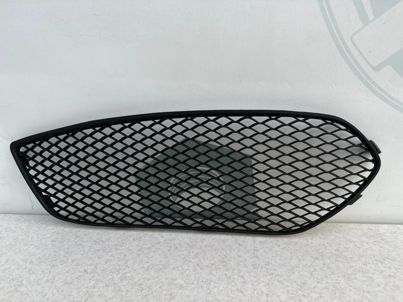 Решетка переднего бампера левая Mercedes-benz CLA C117