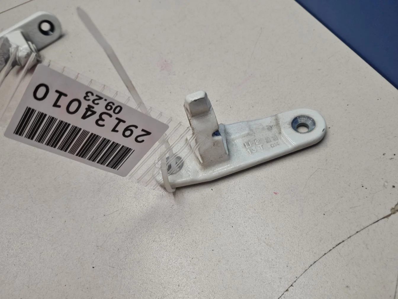 Петля двери задней левой верхняя для Mercedes CLA-klasse C117 2013-2019