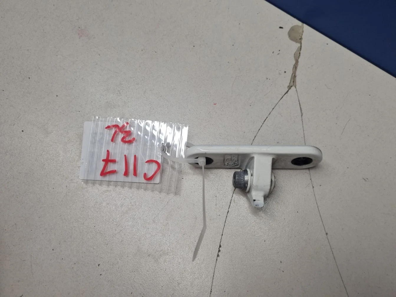 Петля двери задней левой нижняя для Mercedes CLA-klasse C117 2013-2019