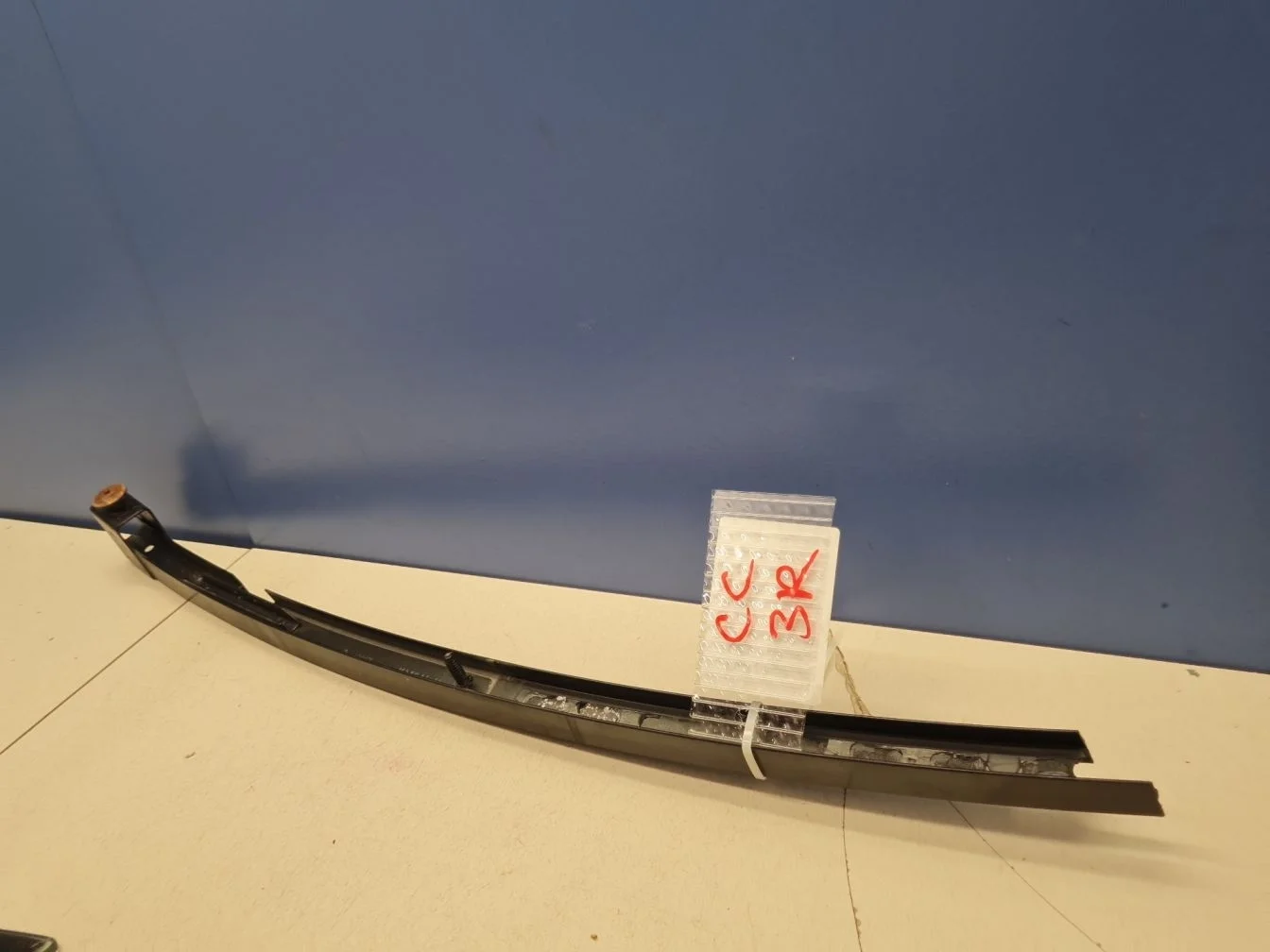 Направляющая стекла задней правой двери для Volkswagen Passat CC 2008-2017