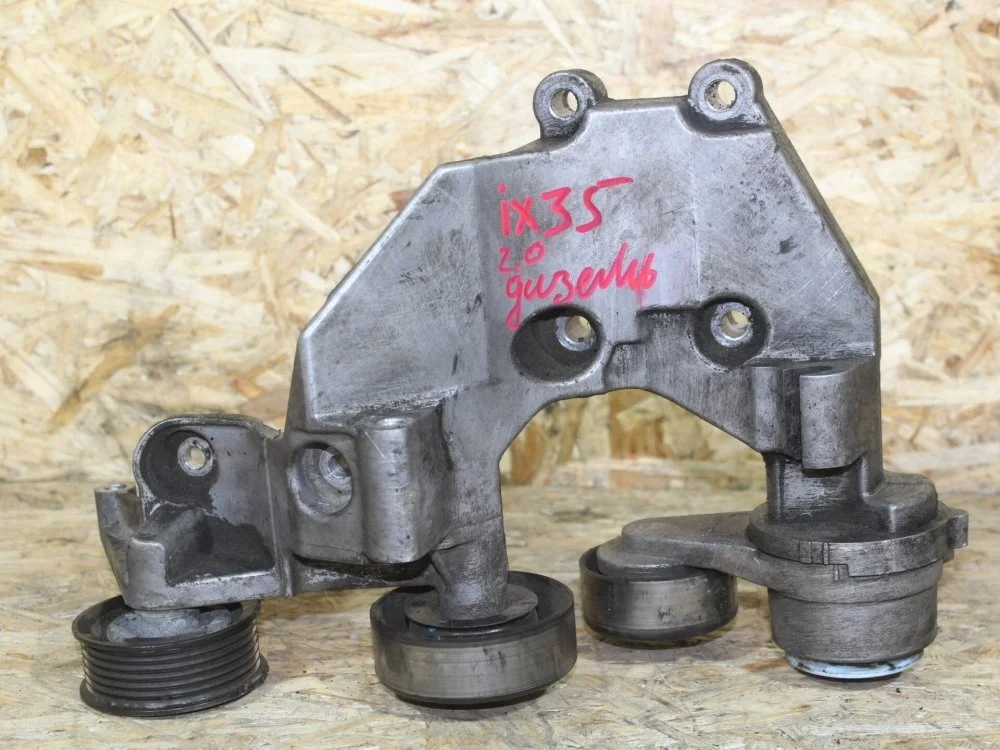 Кронштейн ролика натяжителя Hyundai IX35 2011 252852F300 LM D4HA