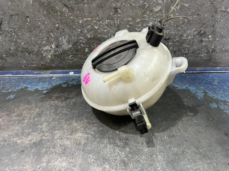 Бачок расширительный Audi A3 8V