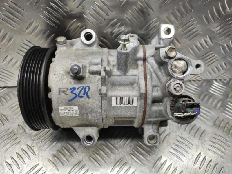 Компрессор кондиционера Toyota Rav4 8831042370 30 40 3ZRFAE