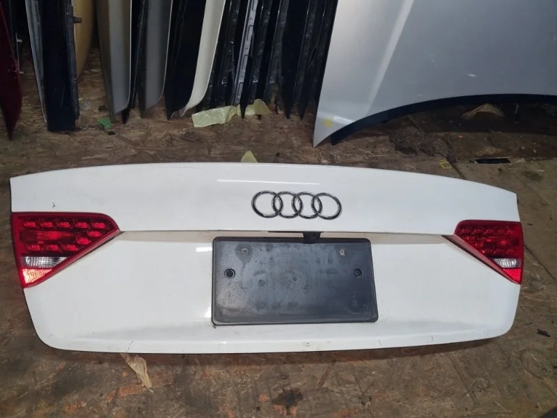 Крышка багажника Audi A5 2010 8T3