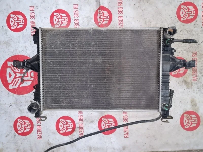 Радиатор охлаждения двигателя Volvo XC70 2007 P2