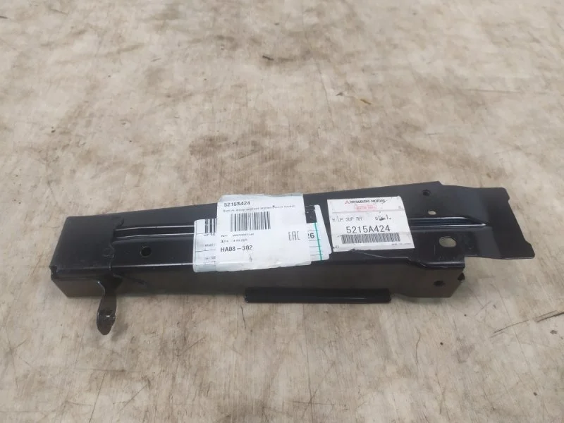 СУППОРТ ФАРЫ MITSUBISHI OUTLANDER 3 2012- 5215A424 GF2W 4B10, правый