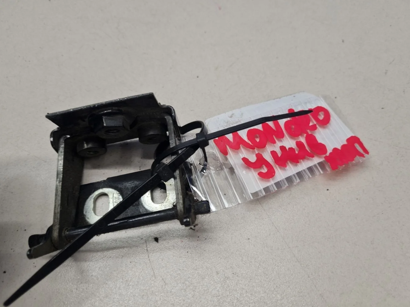 Петля двери багажника для Ford Mondeo 4 2007-2015