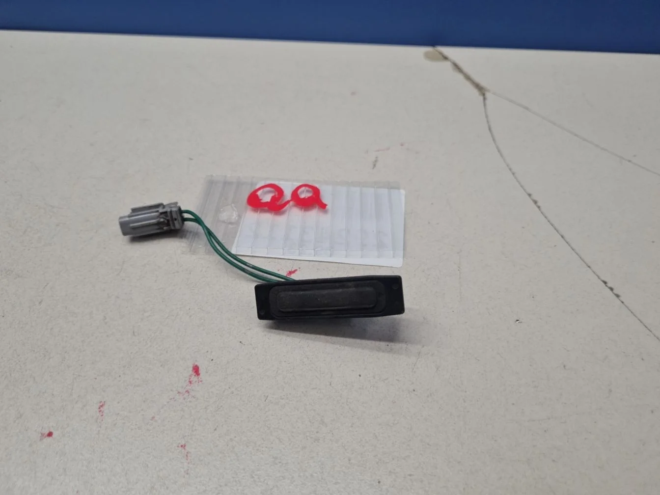 Кнопка открывания багажника для Nissan Qashqai J10 2006-2014