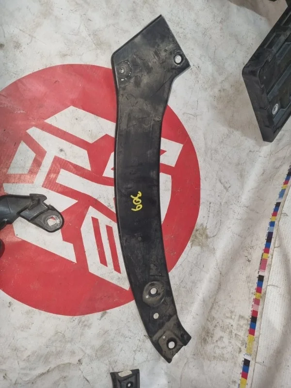 Кронштейн Volkswagen Tiguan 2010 5N1