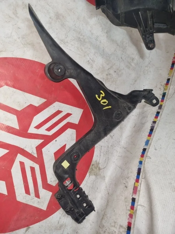 Кронштейн Audi A3 2008 8P1