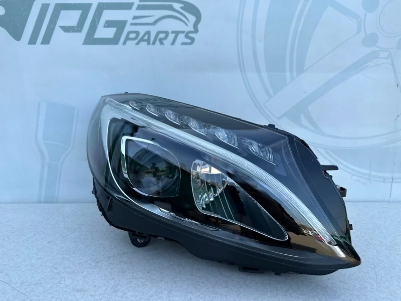 Фара правая Mercedes-benz W205