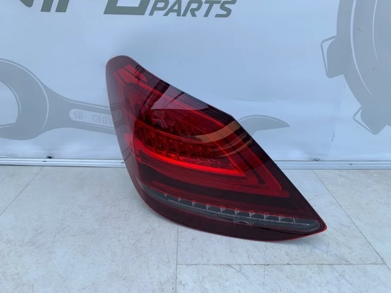 Фонарь задний левый Mercedes-benz W205