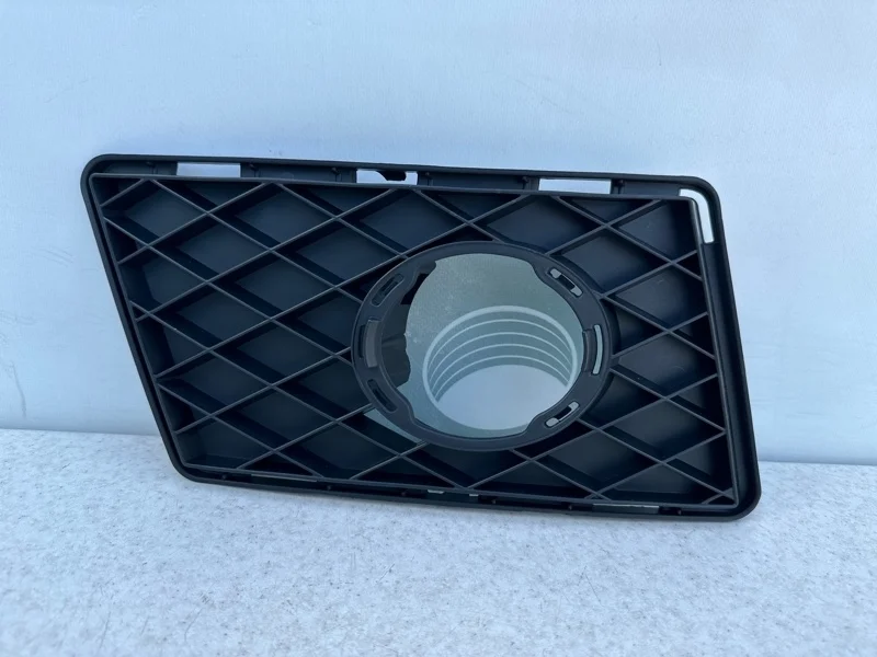 Решетка переднего бампера правая Mercedes-benz GLK X204