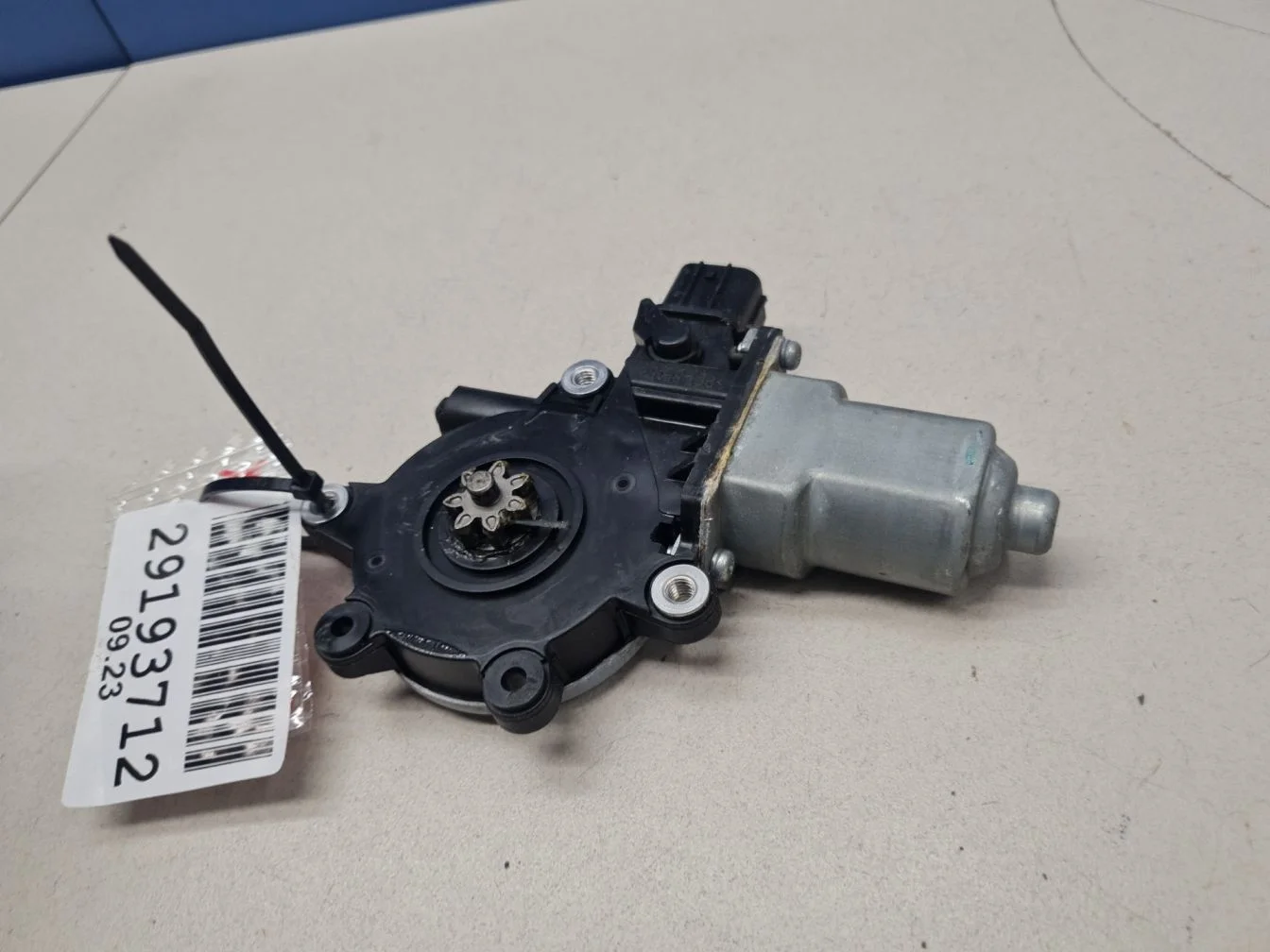 Моторчик стеклоподъёмника задний правый для Mitsubishi Lancer CX CY 2007-