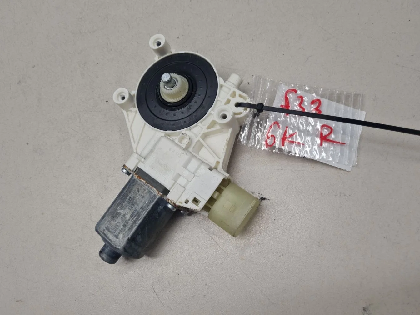 Моторчик стеклоподъёмника правый для BMW 4 F32 F33 2013-2020