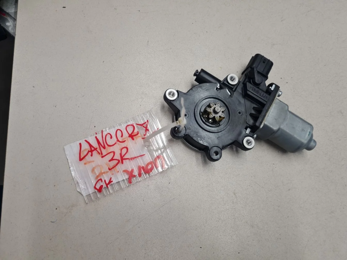 Моторчик стеклоподъёмника задний правый для Mitsubishi Lancer CX CY 2007-