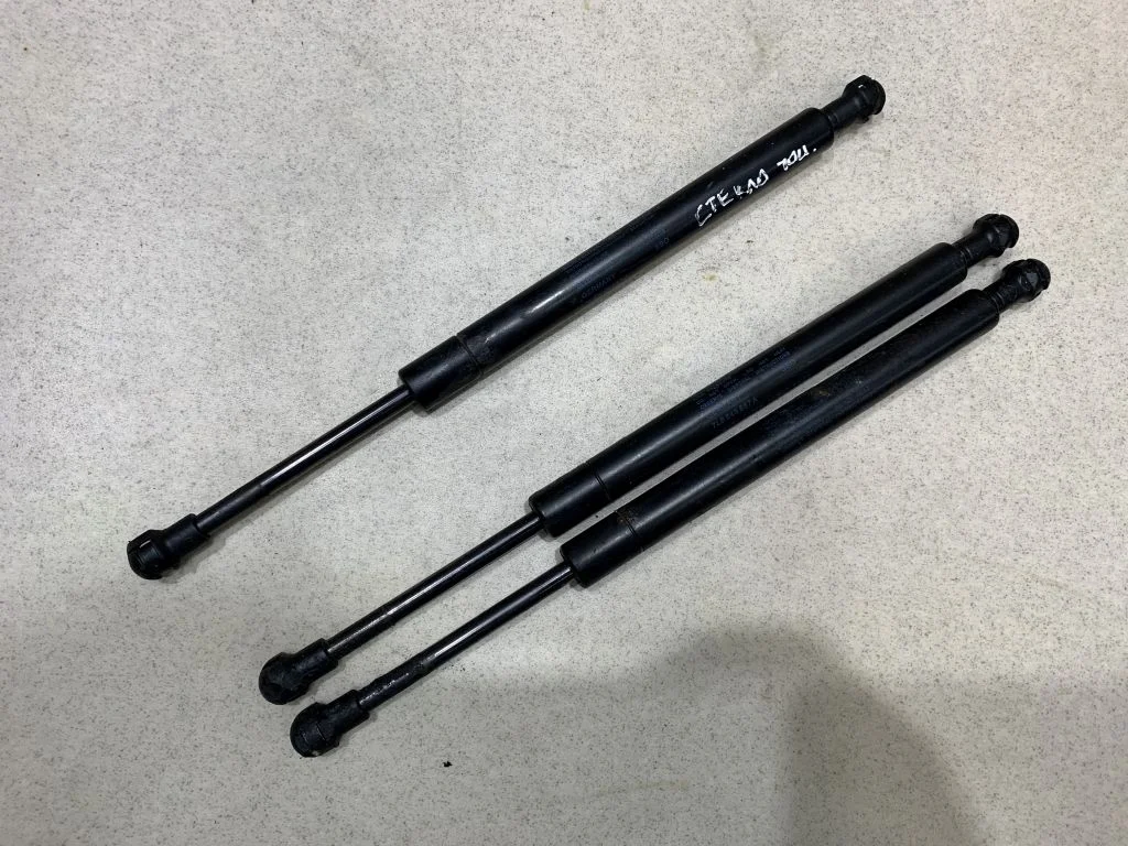 Амортизатор стекла багажника VW Touareg