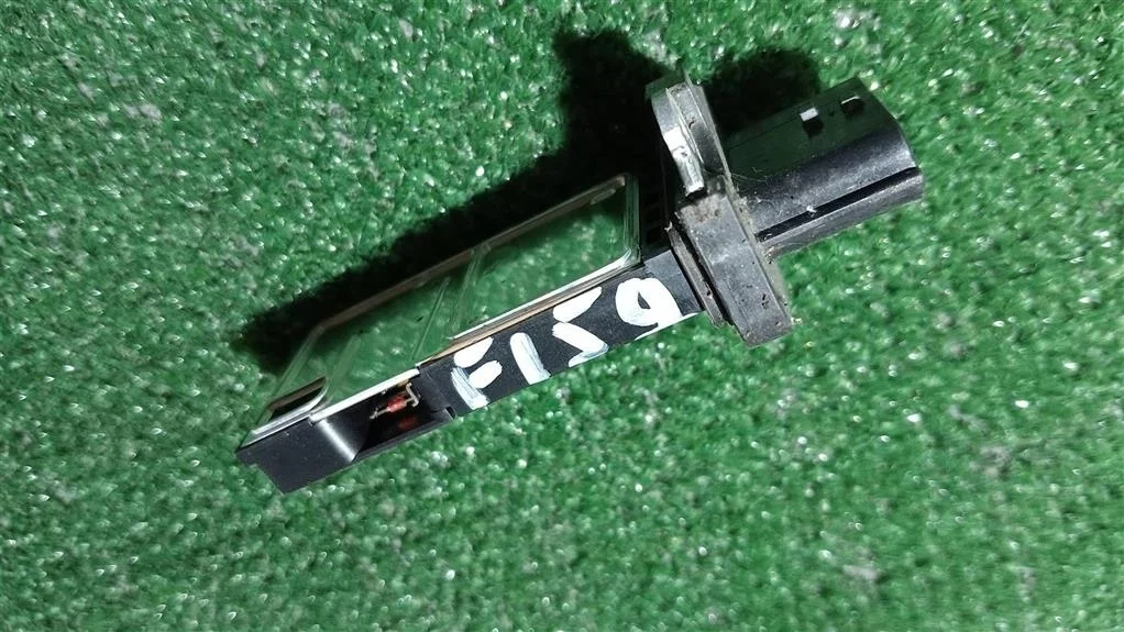 Б.у. датчик расхода воздуха/ дмрв NISSAN JUKE F15E NISSAN JUKE F15E