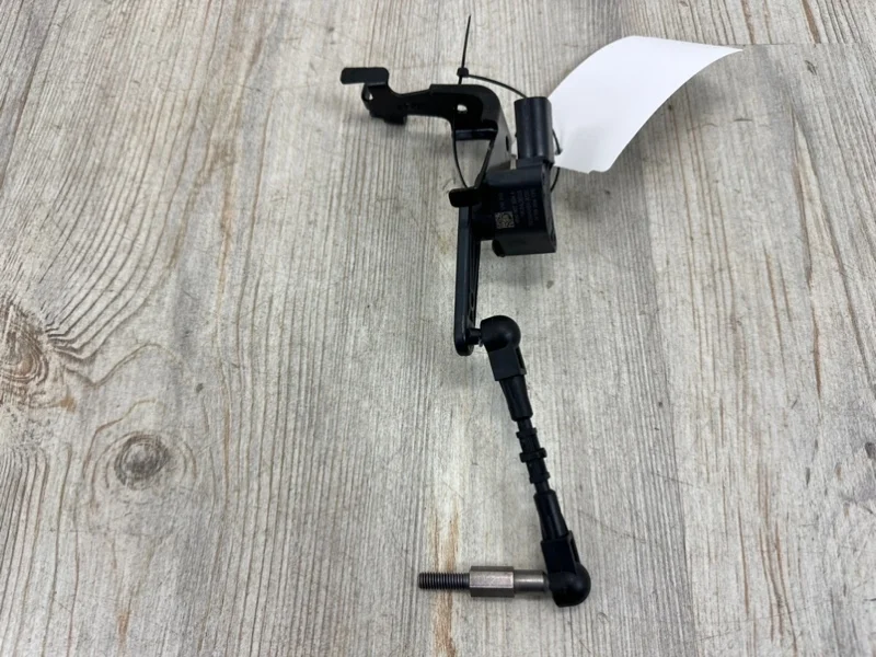 Датчик дорожного просвета Audi Q7 2015- 4M