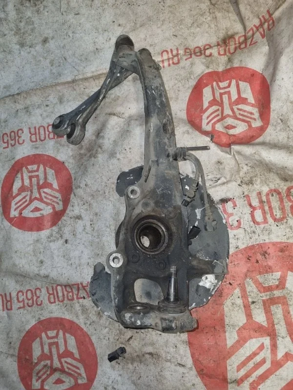 Кулак Audi A5 2010 8T3