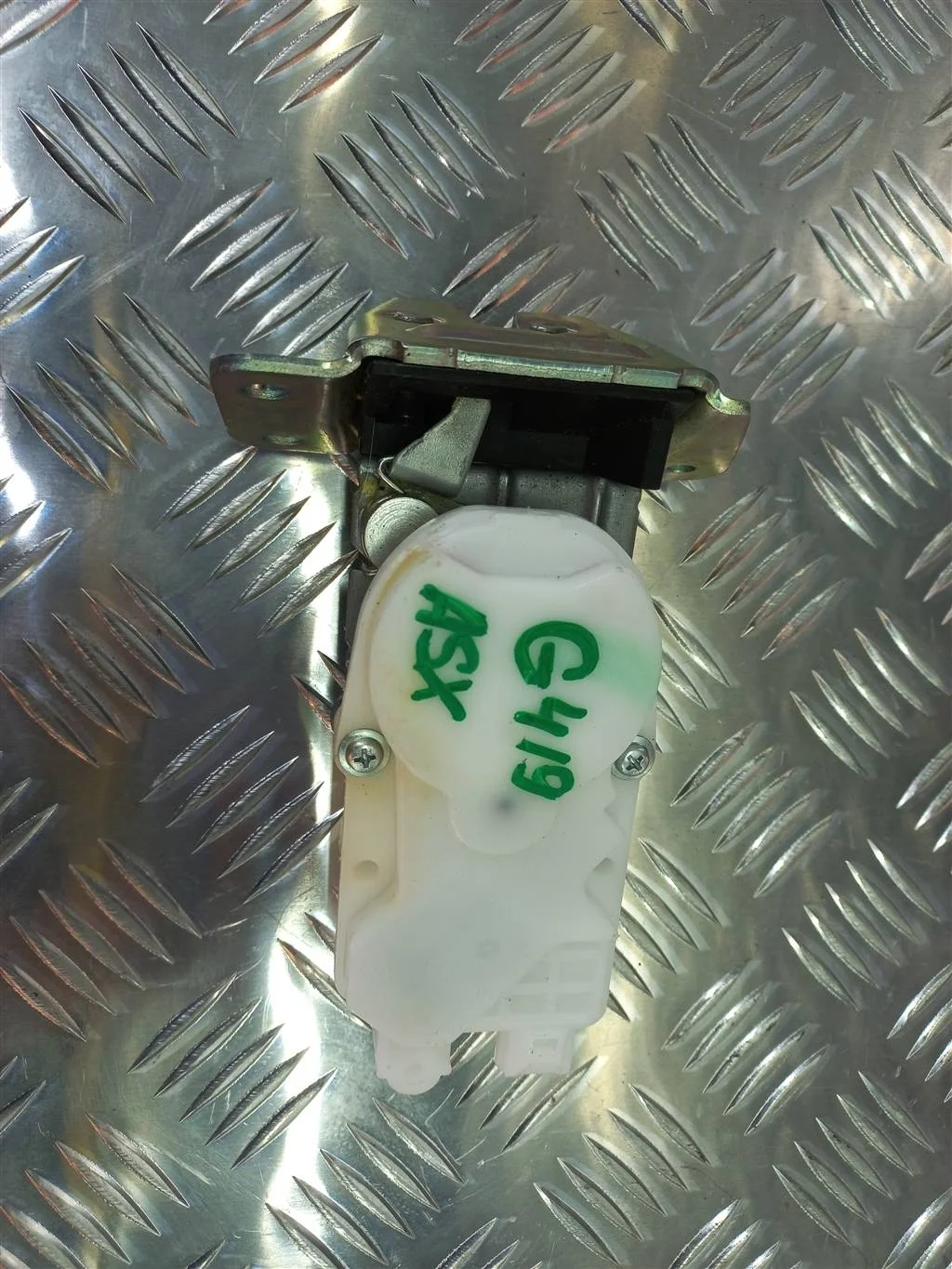 Замок крышки багажника MITSUBISHI ASX I (2010—201