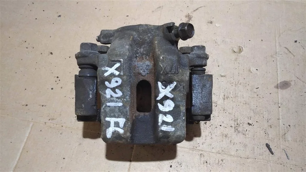 Б.у. суппорт SUZUKI  XL7 JA627 SUZUKI XL7 JA627