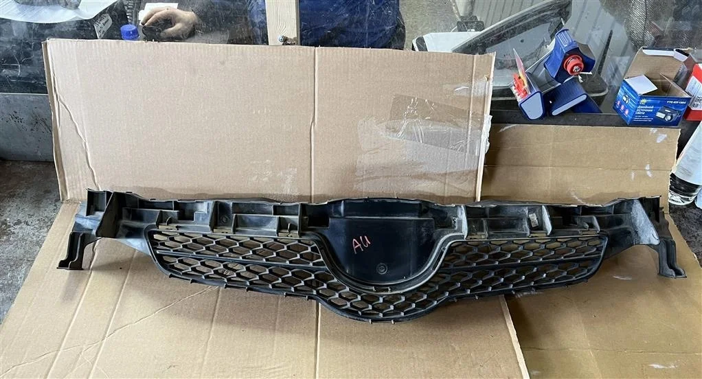 Б.у. решетка радиатора TOYOTA AURIS ZRE150 TOYOTA AURIS ZRE150