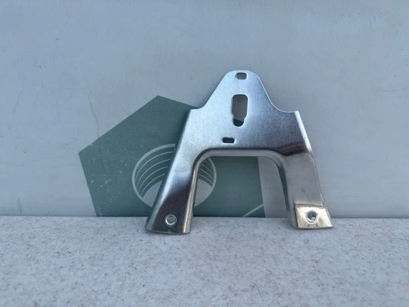 Распорка правая нижняя Mercedes-benz W205