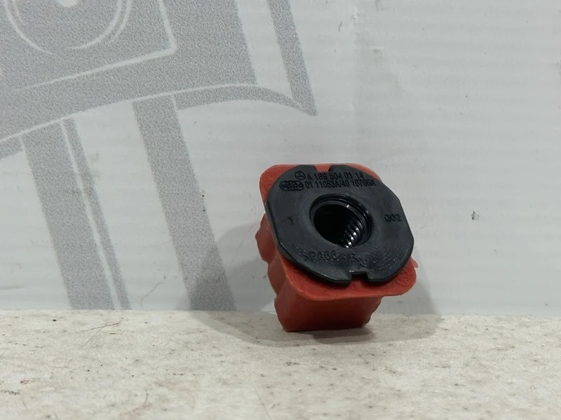 Клипса крепления радиатора Mercedes-benz W213