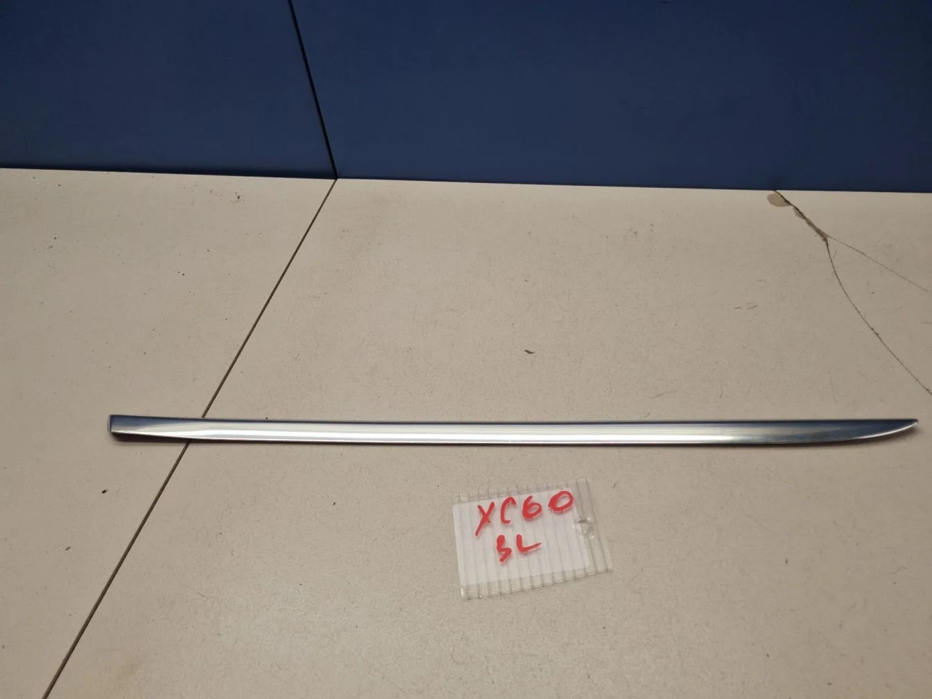 Молдинг стекла глухого заднего левого для Volvo XC60 2008-2017