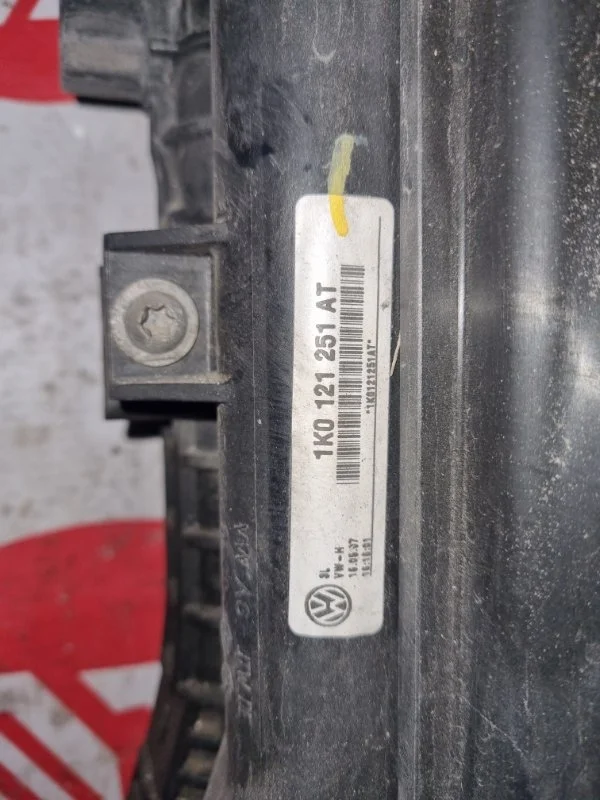 Радиатор охлаждения двигателя Volkswagen Touran 2008 1T2