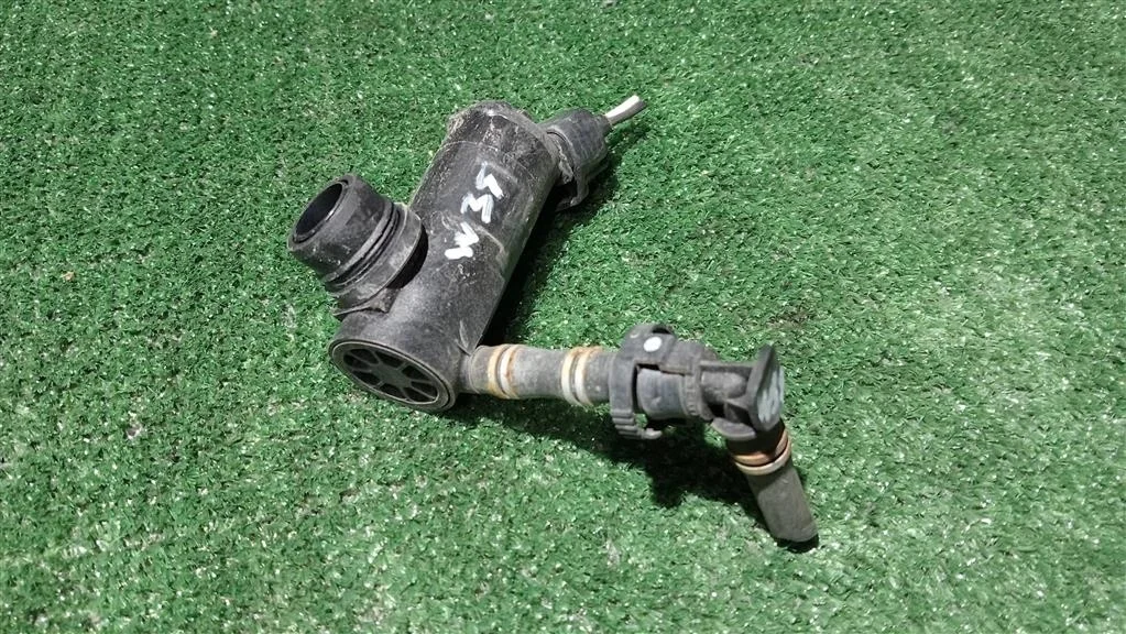 Б.у. насос омывателя фар TOYOTA PRIUS ZVW30 TOYOTA PRIUS ZVW30