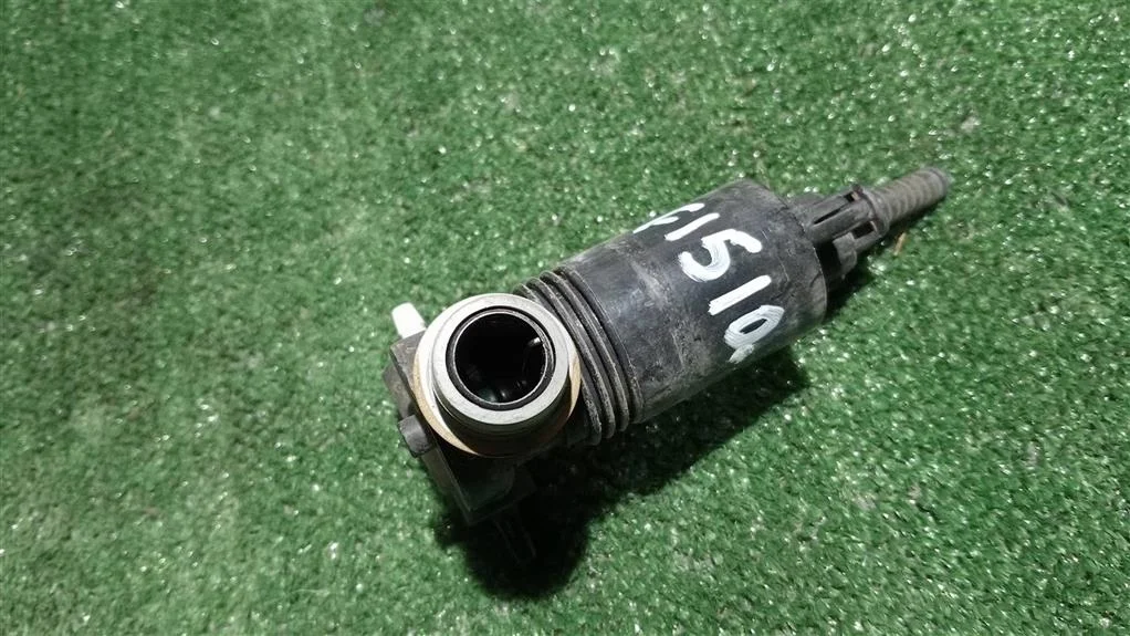 Б.у. насос омывателя NISSAN JUKE F15E NISSAN JUKE F15E