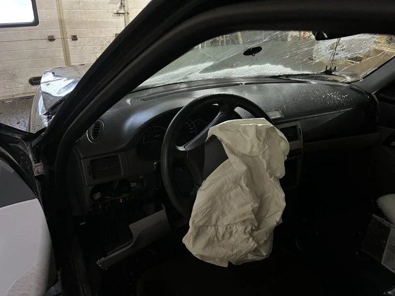 Продажа LADA Priora 1.6 (98Hp) (VAZ-21126) FWD MT по запчастям