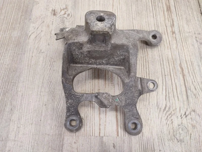 Кронштейн двигателя Audi A8 2010-2017 D4