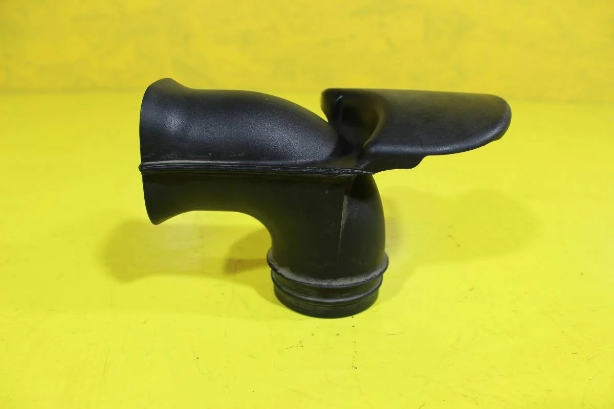 Воздухозаборник двигателя на ТВ Hyundai Getz 2010 282101C001 G4EE