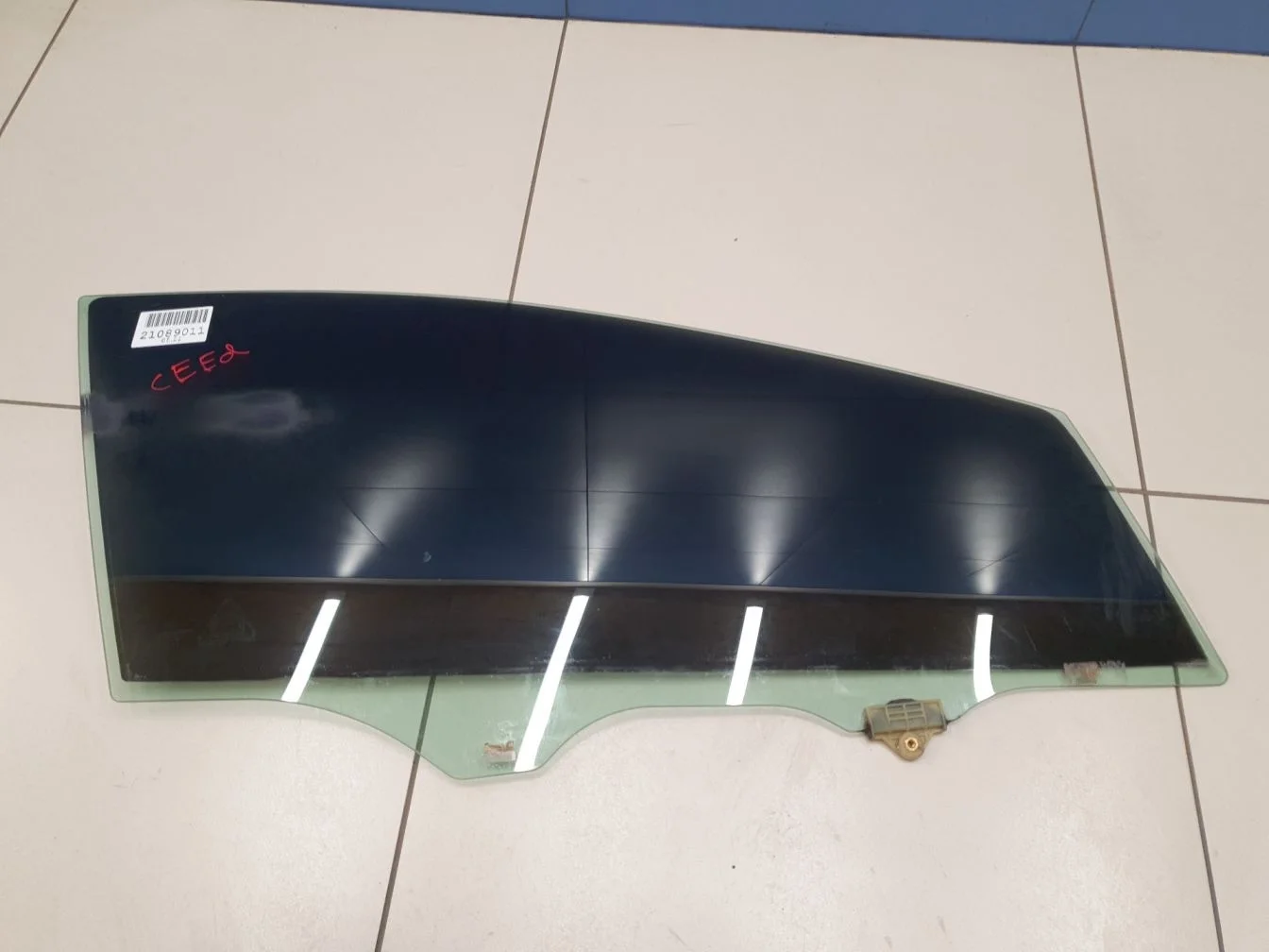 Стекло двери передней правой для KIA Ceed 2012-2018