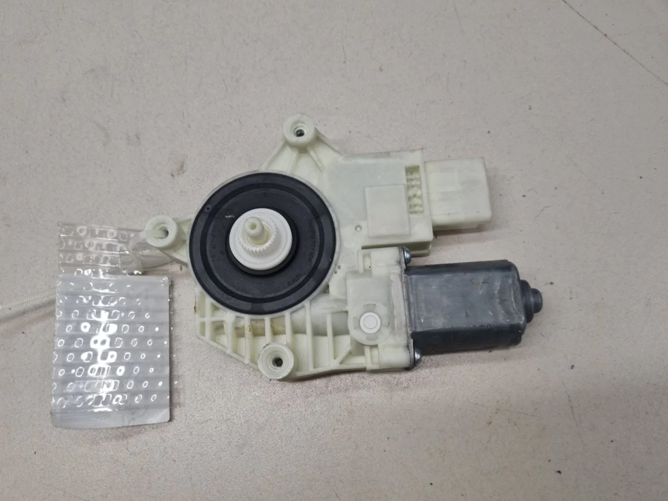 Моторчик стеклоподъёмника задний правый для Nissan Qashqai J10 2006-2014