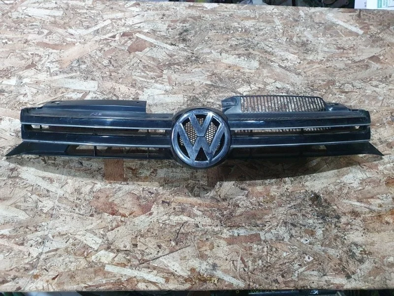 Решетка радиатора Volkswagen Golf 2008-2012 6(5ХБ)