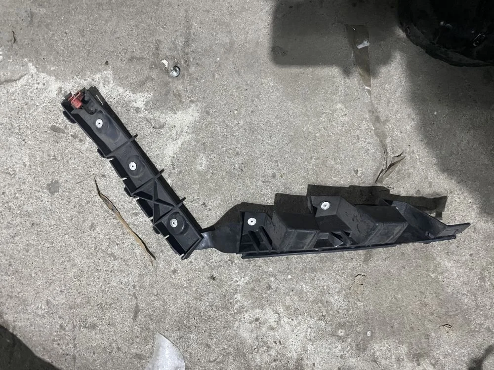 кронштейн заднего бампера правый opel corsa D