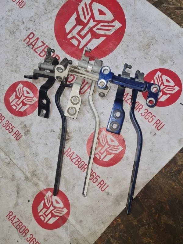 Петля крышки багажника Porsche Cayenne 2005 955