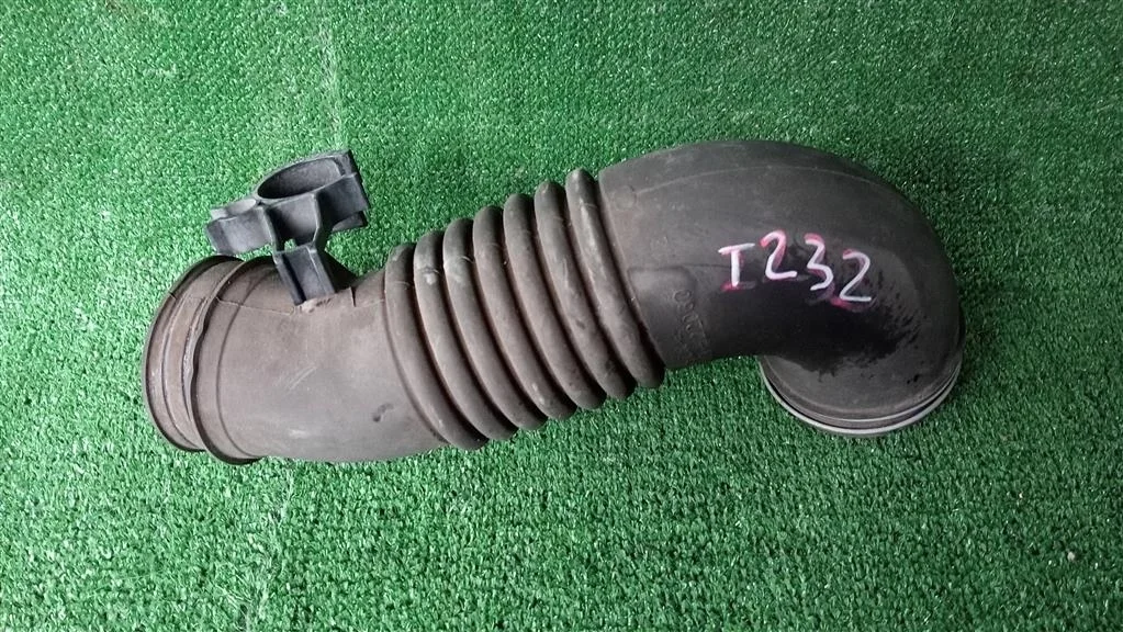 Б.у. патрубок воздушного фильтра TOYOTA CELICA ZZT230 TOYOTA CELICA ZZT230