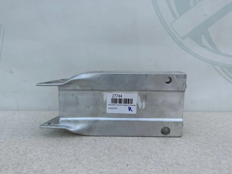 Кронштейн усилителя переднего бампера правый Mercedes-benz W204