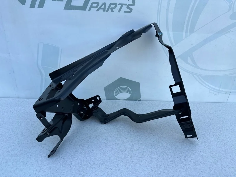 Рамка фары левая Mercedes-benz W204