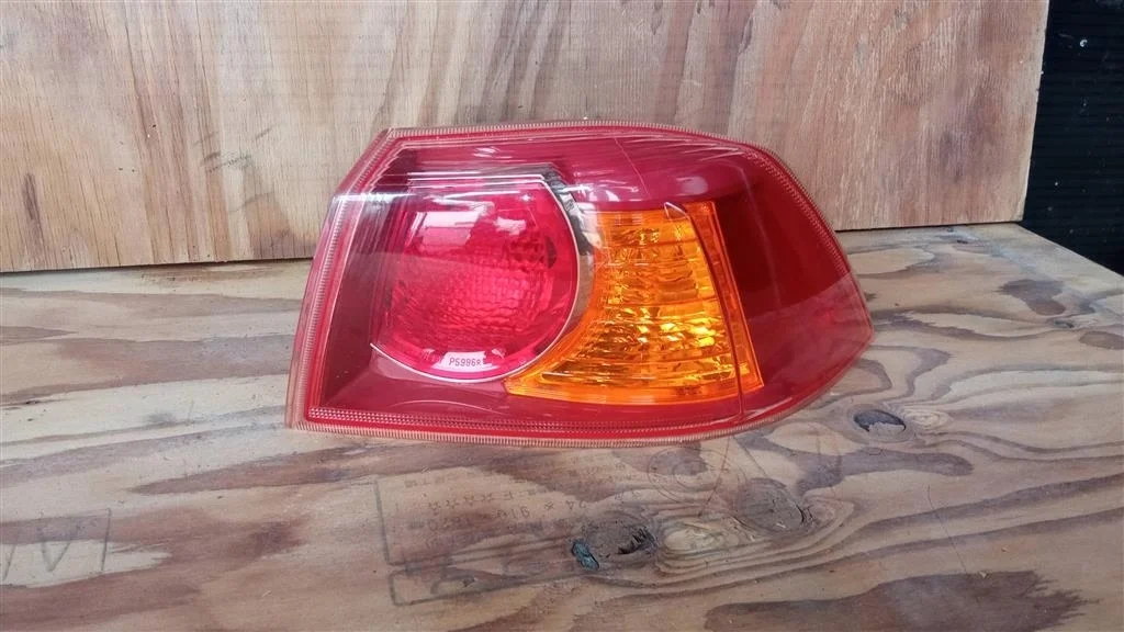 Б.у. фонарь наружный MITSUBISHI LANCER CY4A MITSUBISHI LANCER CY4A