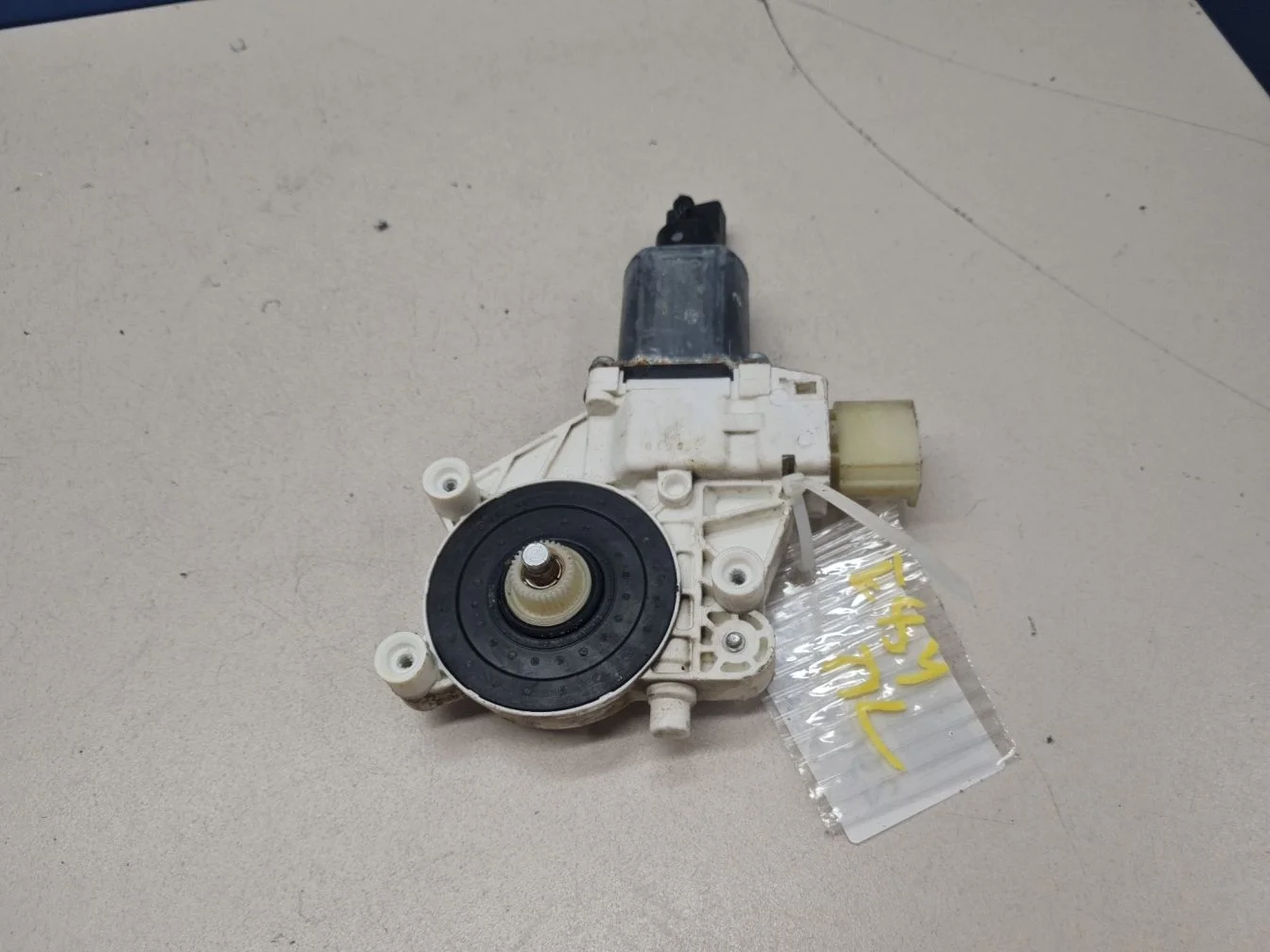 Моторчик стеклоподъёмника передний левый для BMW X1 E84 2009-2015